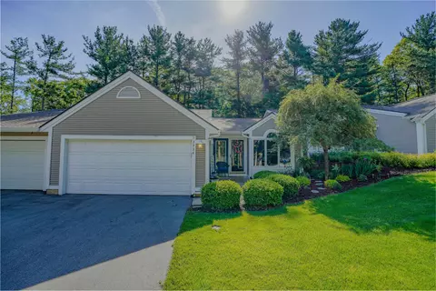 3334 Woodwind Dr NE #33, Grand Rapids, MI 49525
