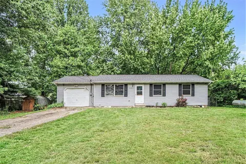 41842 Paw Paw Rd, Paw Paw, MI 49079