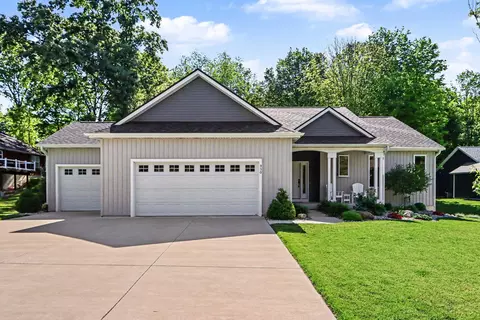 950 Doolittle Ct, Kalamazoo, MI 49009