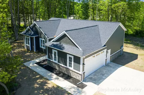 5739 130th Ave, Fennville, MI 49408