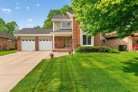 546 Parkland Dr, Rochester Hills, MI 48307