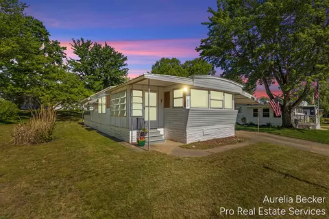 5720 Manistee Dr NE, Belmont, MI 49306
