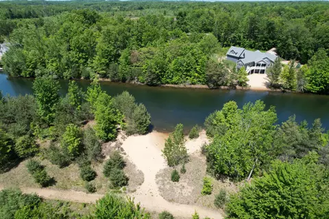 77524 Le Lac Dr, Covert, MI 49043