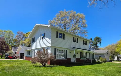 695 Miller Dr, Muskegon, MI 49445