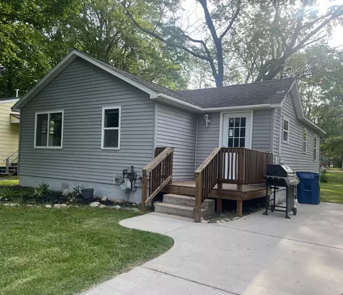 212 N Linden Ave, Fremont, MI 49412