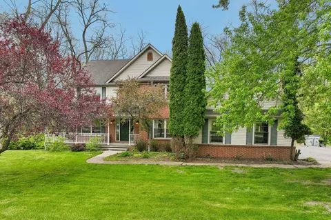 6338 Dalton Rdg, Brighton, MI 48116