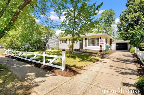 4212 Colby Ave SW, Wyoming, MI 49509