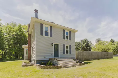28033 62nd Ave, Lawton, MI 49065