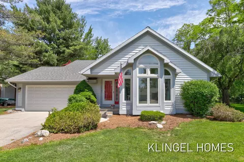 17829 Cherokee Dr, Spring Lake, MI 49456