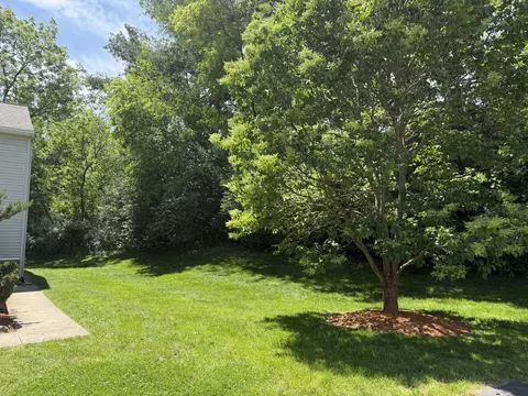 8507 Courtland Dr NE #4, Rockford, MI 49341