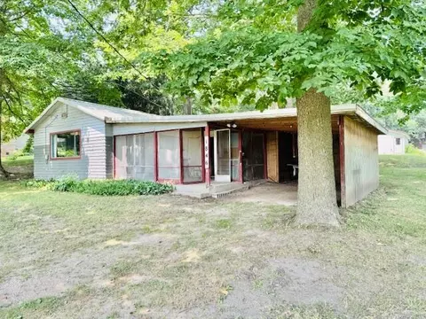 1846 W Tupper Heights Dr, Lake Odessa, MI 48849