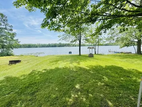 1846 W Tupper Heights Dr, Lake Odessa, MI 48849