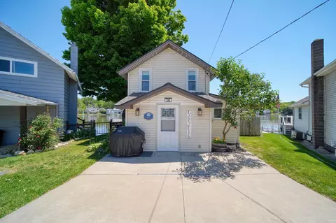 245 Duryeas Pt, Michigan Center, MI 49254