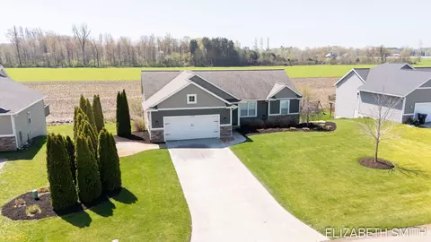 11682 Olive Lake Ct, West Olive, MI 49460