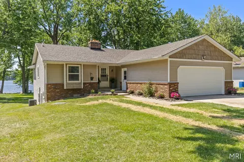 8303 Cowan Lake Dr NE, Rockford, MI 49341