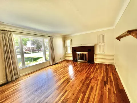 Living - 101 N Jackson St, Hanover, MI 49241 photo 2 of 4