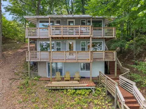 5959 Lake Harbor Rd, Muskegon, MI 49441