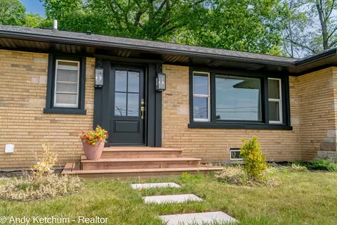 315 W 40th St, Holland, MI 49423