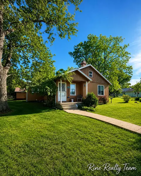 18 E Montgomery St, Hillsdale, MI 49242