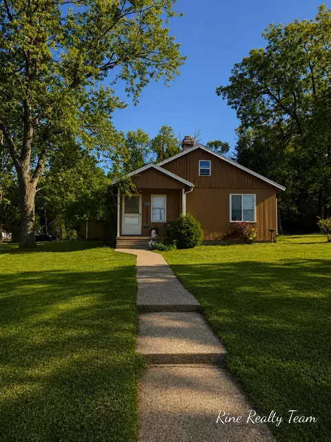 18 E Montgomery St, Hillsdale, MI 49242