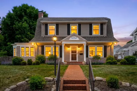 1532 Henderson Dr, Kalamazoo, MI 49006