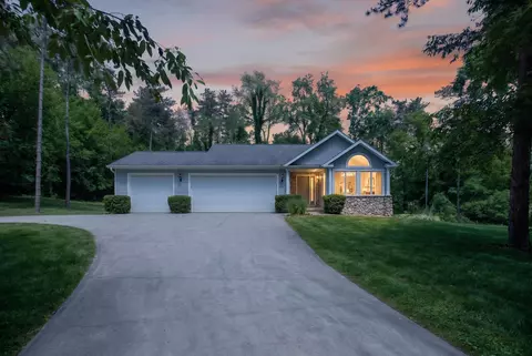 7655 Riverside Rd, Brooklyn, MI 49230