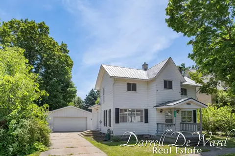 120 Cherry St, Freeport, MI 49325