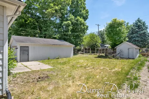 Exterior - 120 Cherry St, Freeport, MI 49325 photo 2 of 3