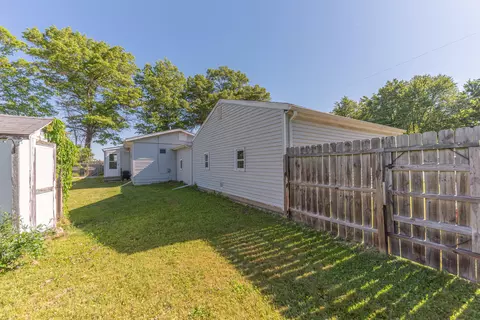 Exterior - 9437 Cady Rd, Jackson, MI 49201 photo 4 of 12