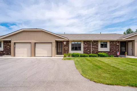 6736 Waterview Dr, Grandville, MI 49418