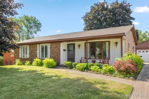 718 3 Mile Rd NE, Grand Rapids, MI 49505