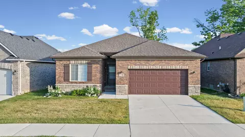 15300 Eton Pointe Dr, Clinton Twp, MI 48035