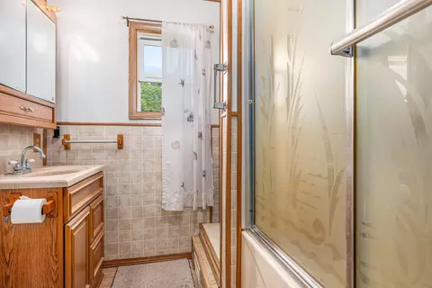 Bath - 14450 Wing Rd, Bellevue, MI 49021 photo 1 of 1
