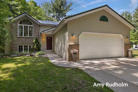 9262 Leonard St, Coopersville, MI 49404