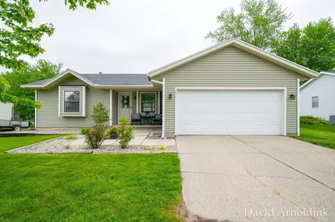 265 Country Club Rd, Holland, MI 49423