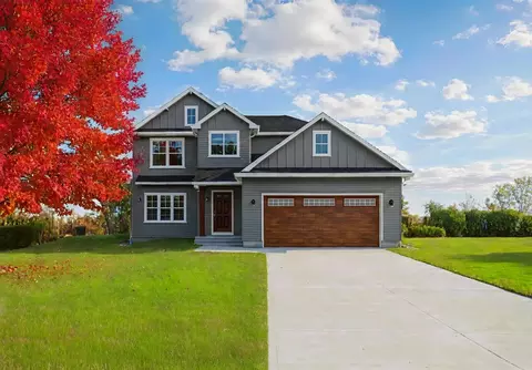 19 Pinewood Dr, Grass Lake, MI 49240