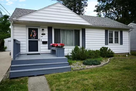 2734 Wellington Rd, Kalamazoo, MI 49008
