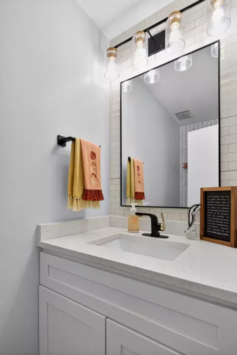 Bath - 7047 Mckay Rd, Jackson, MI 49201 photo 2 of 8