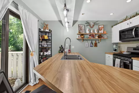 Kitchen - 7047 Mckay Rd, Jackson, MI 49201 photo 3 of 6