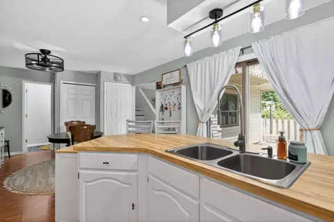 Kitchen - 7047 Mckay Rd, Jackson, MI 49201 photo 4 of 6