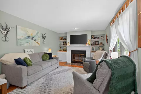 Living - 7047 Mckay Rd, Jackson, MI 49201 photo 2 of 5