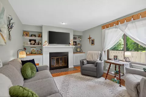 Living - 7047 Mckay Rd, Jackson, MI 49201 photo 3 of 5