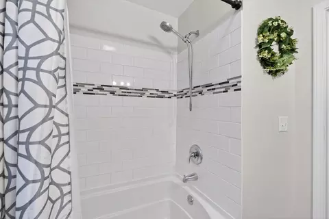 Bath - 539 Jacqueline St, Jackson, MI 49202 photo 2 of 2