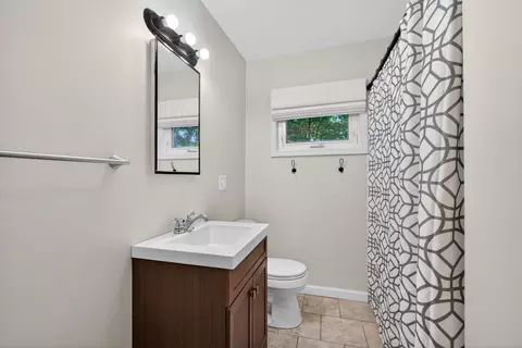 Bath - 539 Jacqueline St, Jackson, MI 49202 photo 1 of 2