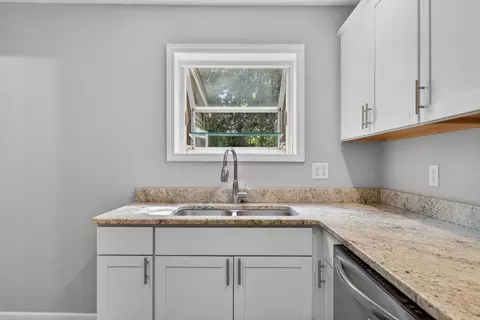 Kitchen - 539 Jacqueline St, Jackson, MI 49202 photo 4 of 6