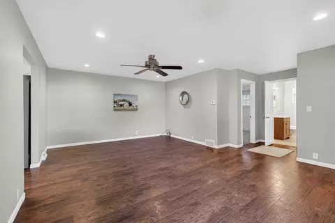 Living - 539 Jacqueline St, Jackson, MI 49202 photo 6 of 8