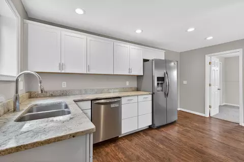 Kitchen - 539 Jacqueline St, Jackson, MI 49202 photo 5 of 6