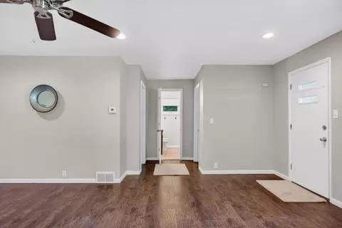 Entry Way - 539 Jacqueline St, Jackson, MI 49202 photo 2 of 2