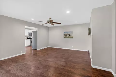 Living - 539 Jacqueline St, Jackson, MI 49202 photo 2 of 8