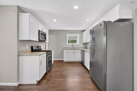 Kitchen - 539 Jacqueline St, Jackson, MI 49202 photo 2 of 6